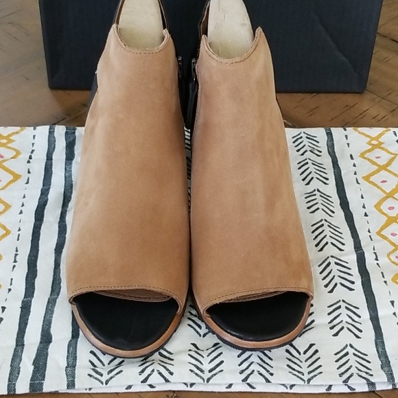 ๐๏ธ Sorel Nadia Booties - Picture 2 of 8